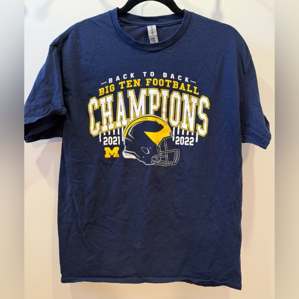 UNIVERSITY OF MICHIGAN Big Ten Football Champions 2021 & 2022 Short Sleeve Top
